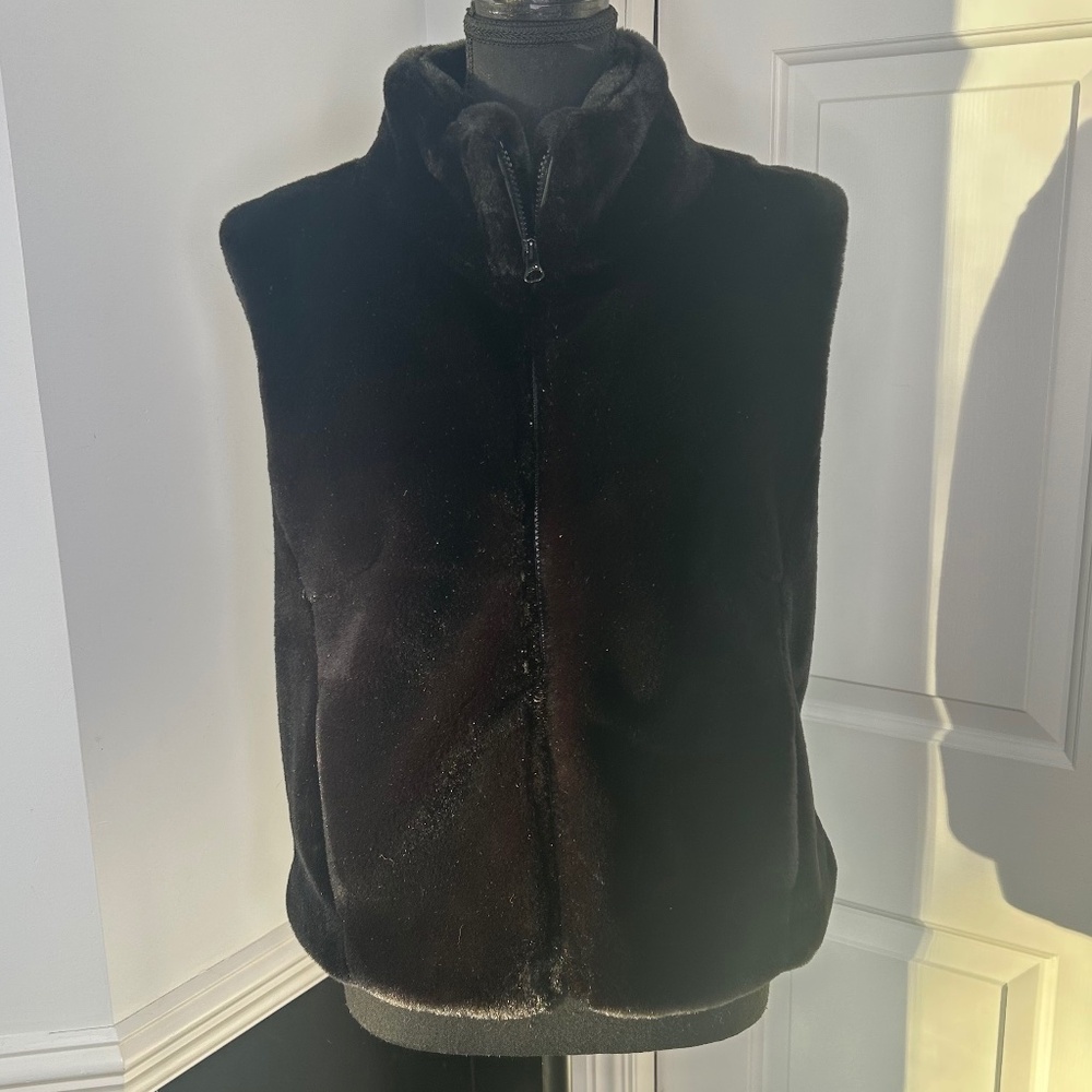 F.L.A.G. Accessories Black Faux Fur Vest Size M- LIKE NEW Size M